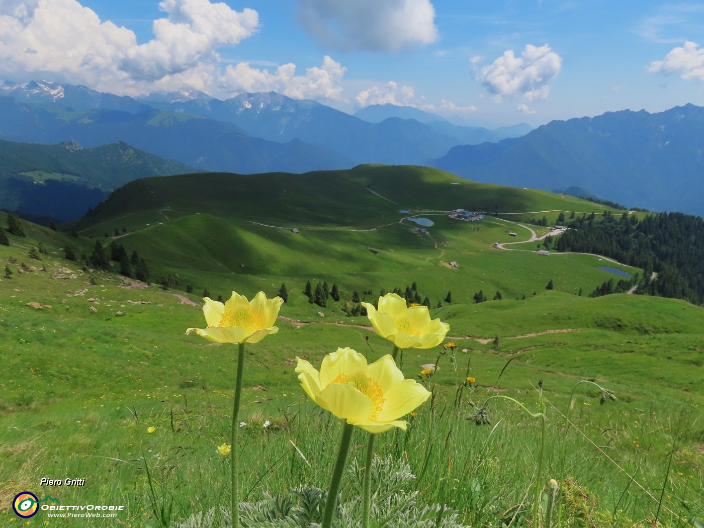 75 Vista sui Piani dell'Avaro.JPG